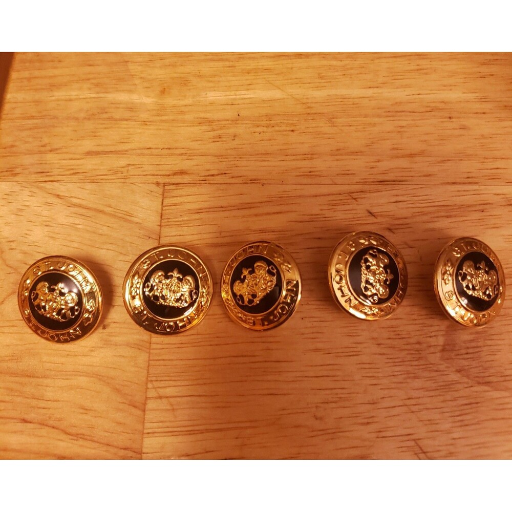 ST JOHN Replacement Buttons 5 pieces Gold Tone Black Enamel Logo Excellent Cond